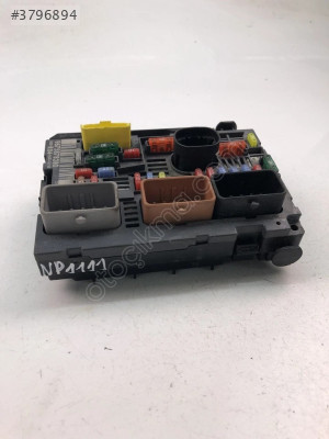 Peugeot 308 Sigorta Kutusu Bsm Motor içi / 9664706280