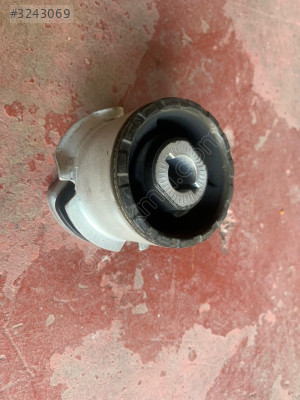 AUDİ A4 TRAVERS TAKOZU ARKA 8W0505145F