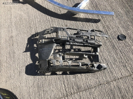 BMW 5 SERİSİ G30 SAĞ İÇ TAMPON BRAKETİ 51117355346