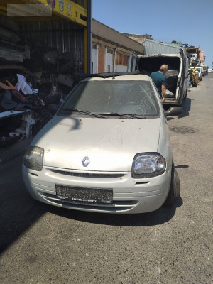 Renault Clio 2 hurda belgeli parça parça satılık
