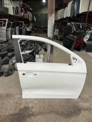 Pevgeout 301 çıkma orjınal sağ ön kapı