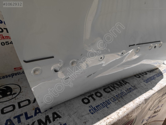 Fiat Doblo geniş aile ön sağ kapı Orjinal beyaz ğöçük hasarlı
