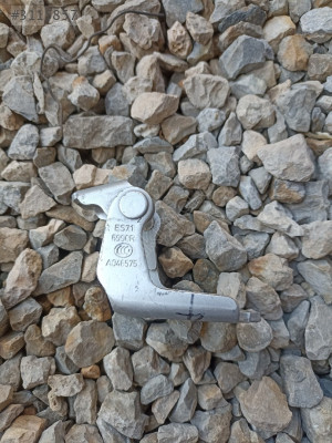 Renault Megane 4 sağ arka kapı menteşesi