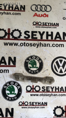 1K0858685B Volkswagen Golf 6 tavan tutamağı braketi