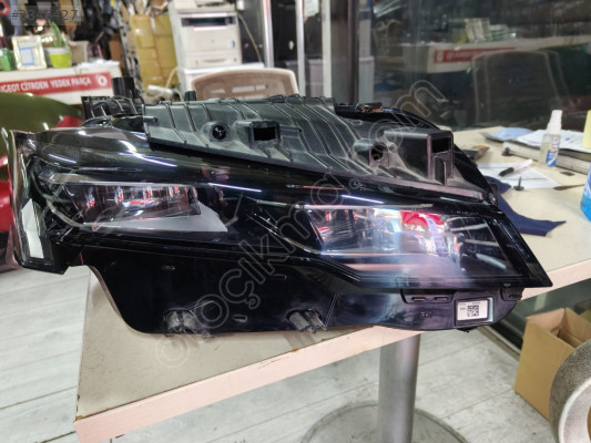 Peugeot 408 sağ ön far GT paket lazer far