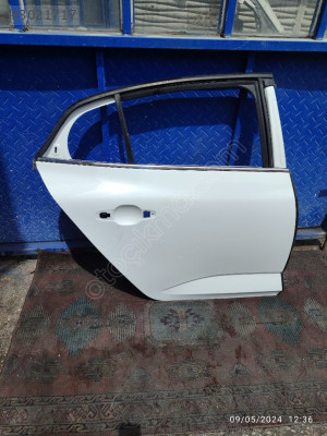 RENAULT MEGANE 4 SAG ARKA KAPİ ORJİNAL HATASİZ BOYASİZ