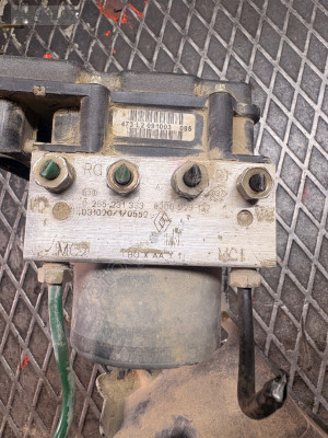 1.5 Clio Kango abs beyni