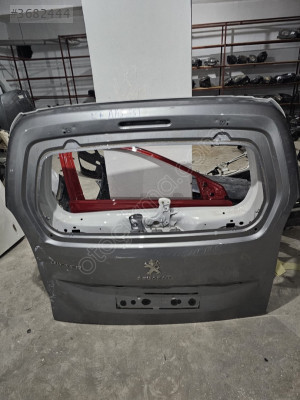 PEUGEOT RİFTER GRİ ARKA BAGAJ KAPAĞI ORJİNAL