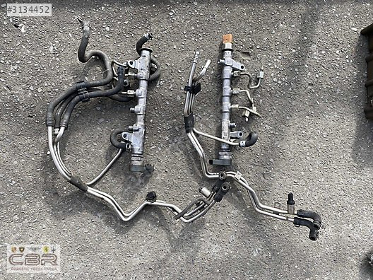 AUDİ A4 A5 A6 YAKIT ENJEKTÖR KÜTÜĞÜ 03L130089Q