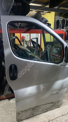 RENAULT TRAFİC SAĞ ÖN KAPI