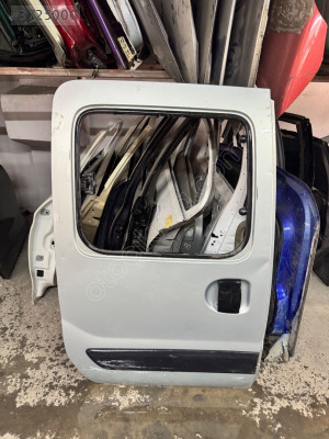 RENAULT KANGOO SAĞ SÜRGÜLÜ KAPI EYUPCAN OTO’DA