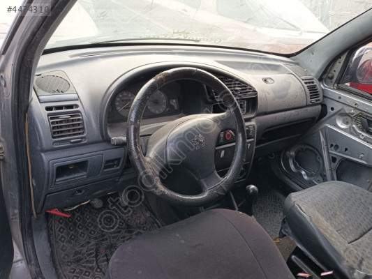 Peugeot partner komple torpido göğüs