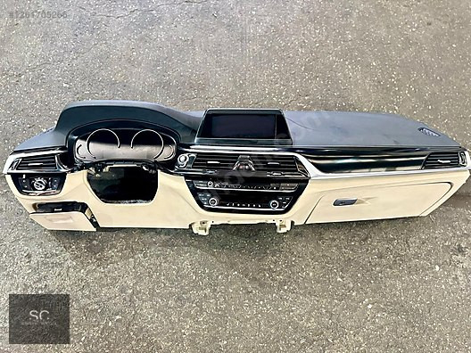 BMW 5 SERİSİ G30 FAR AÇMA ANAHTARI VE ÖN GÖĞÜS TRİMLERİ HATASIZ