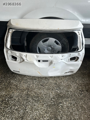 Toyota auris bagaj kapağı