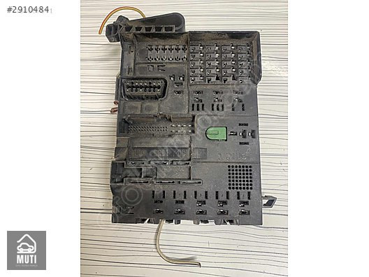 0001683V00 SMART CITY-COUPE 0.6 için sigorta kutusu