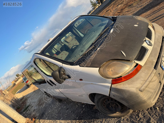 Renault trafik motor kaputu