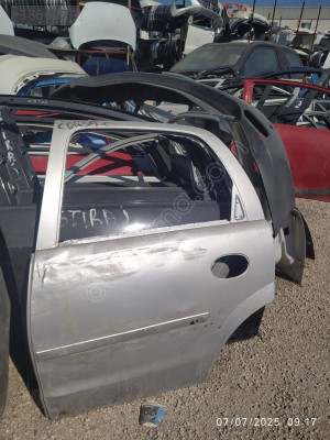 Opel Corsa c sol arka kapı