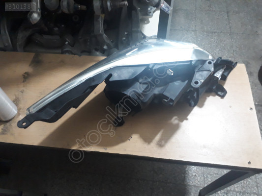 TOYOTA AVENSİS FAR SOL
