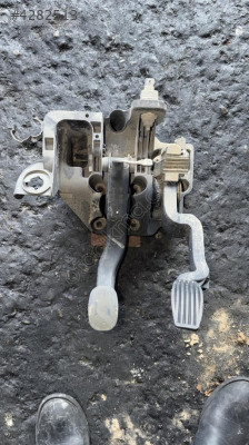 FİAT BRAVO 1.4 BENZİNLİ ÇIKMA ORJİNAL PEDAL TAKIMI