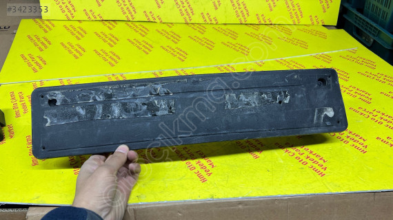 MERCEDES W205 KASA C SERİSİ ÖN TAMPON PLAKALIK