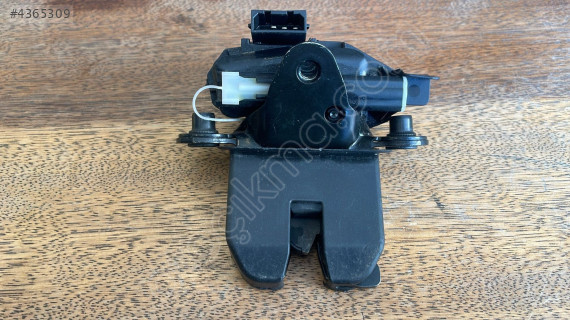 SKODA FABİA BAGAJ KİLİDİ 5J0827501B