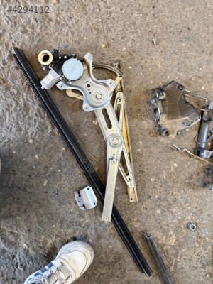 Toyota corolla sol ön cam krikosu 2007 - 2012