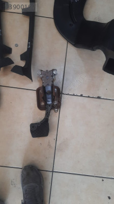 V OLKSWAGEN PASAT B6 PEDAL