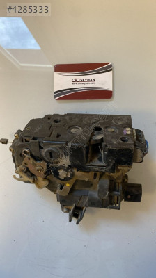 3B4839016 volkswagen passat b5 sağ arka kapı kilidi