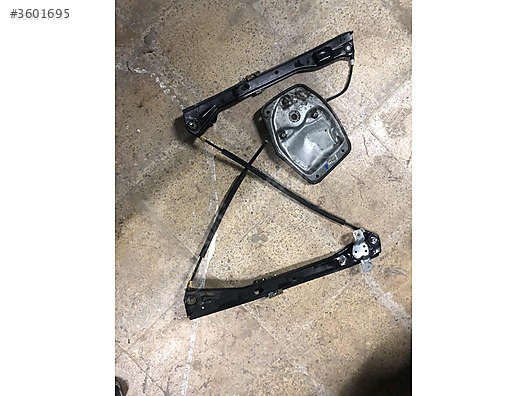 VW GOLF ÖN KAPI CAM KRİKOSU