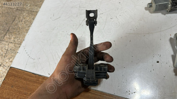 2015-2019 SEAT LEON SAĞ ARKA KAPI GERGİ ORJ ÇIKMA