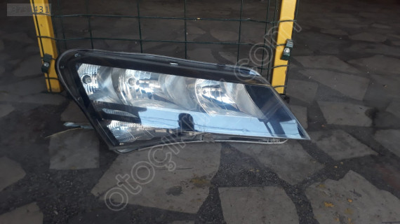 SKODA SUPER B 2016  MODEL DÜZ SAĞ FAR