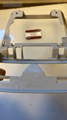 1K0867489E vw tiguan 2015 ön tavan lambası çerçevesi