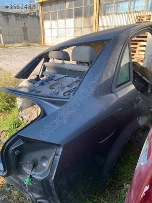 AUDİ A4 SAĞ ARKA ÇAMURLUK ORJİNAL ÇIKMA