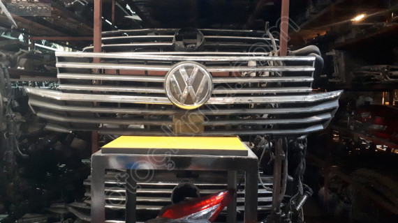 VW Transporter T7 için Orjinal Çıkma Ön Panjur