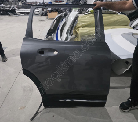 MERCEDES GLB W247 GRİ SAĞ ARKA KAPI ORJINAL BOYASIZ