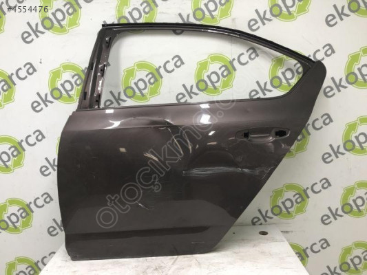 SKODA OCTAVİA 2013 2020 SOL ARKA KAPI 5E5833051