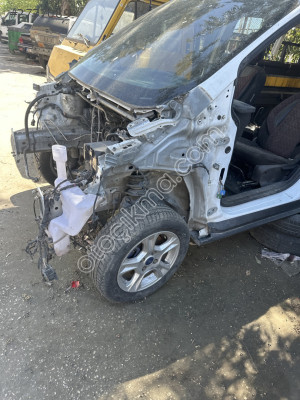 FORD COURİER SOL ÖN ÇEYREK ORJ ÇIKMA