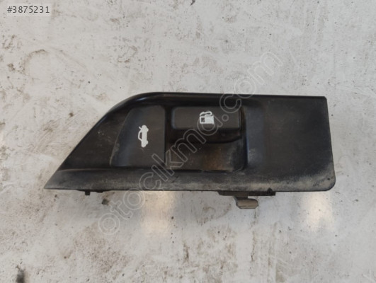 TOYOTA COROLLA DEPO KAPAĞI VE BAGAJ KAPAĞI AÇMA KOLU PANELİ