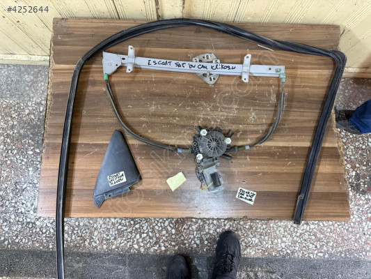 FORD ESCORT SAĞ ÖN KAPI İÇ ÜÇGEN PLASTİĞİ ORJİNAL 95-00