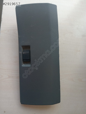 Renault 19 torpido kapak ayagi kirik 7700788608