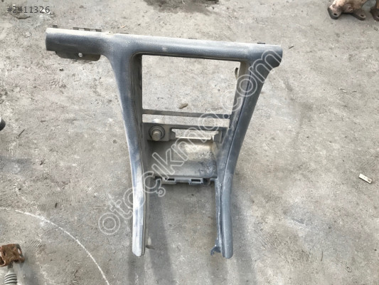Nissan Bluebırd Teyp Çerçevesi