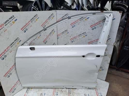 Volksvagen Passat b8 sol ön kapı (az hasarlı)