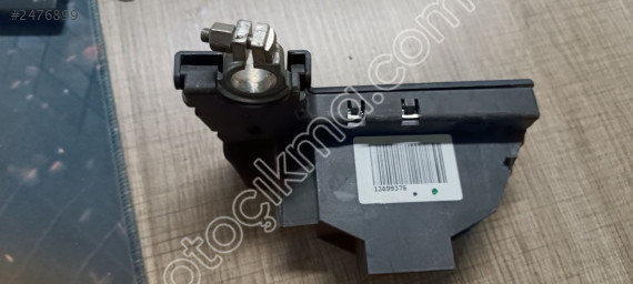 Audi A6 pozitif terminal akü kelepçesi 13899376