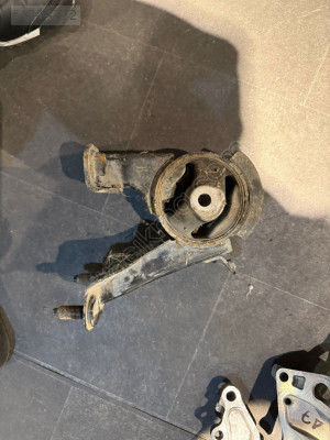 TOYOTA COROLLA AURİS 2007 2018 ARKA MOTOR KULAĞI 12371-22220