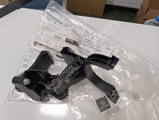 MERCEDES W223 SAĞ RADYATÖR BRAKETİ 0995011100 SO