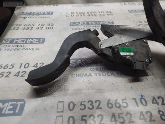 ÇIKMA AUDİ A4 A6 PASSAT GAZ PEDALI 8D1721523E