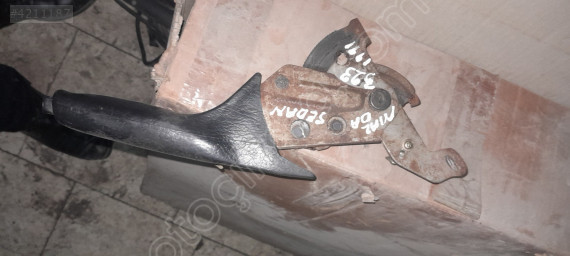 Mazda 3.23 Sedan el fren kolu