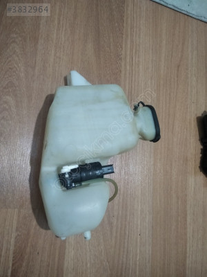 Kango Kangoo cam silecek suyu deposu