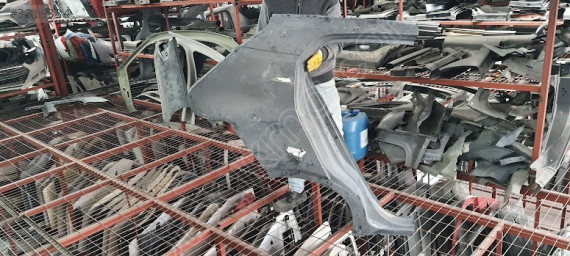 VOLVO XC 40 SAĞ ARKA  CAMURLUK SEFALILAR OTO CIKMA