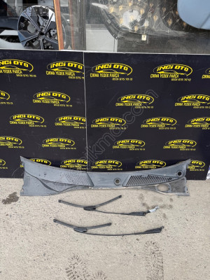 2005 Renault Clio Ön Cam Izgarası ve silecek Kolları Çıkma Orjina